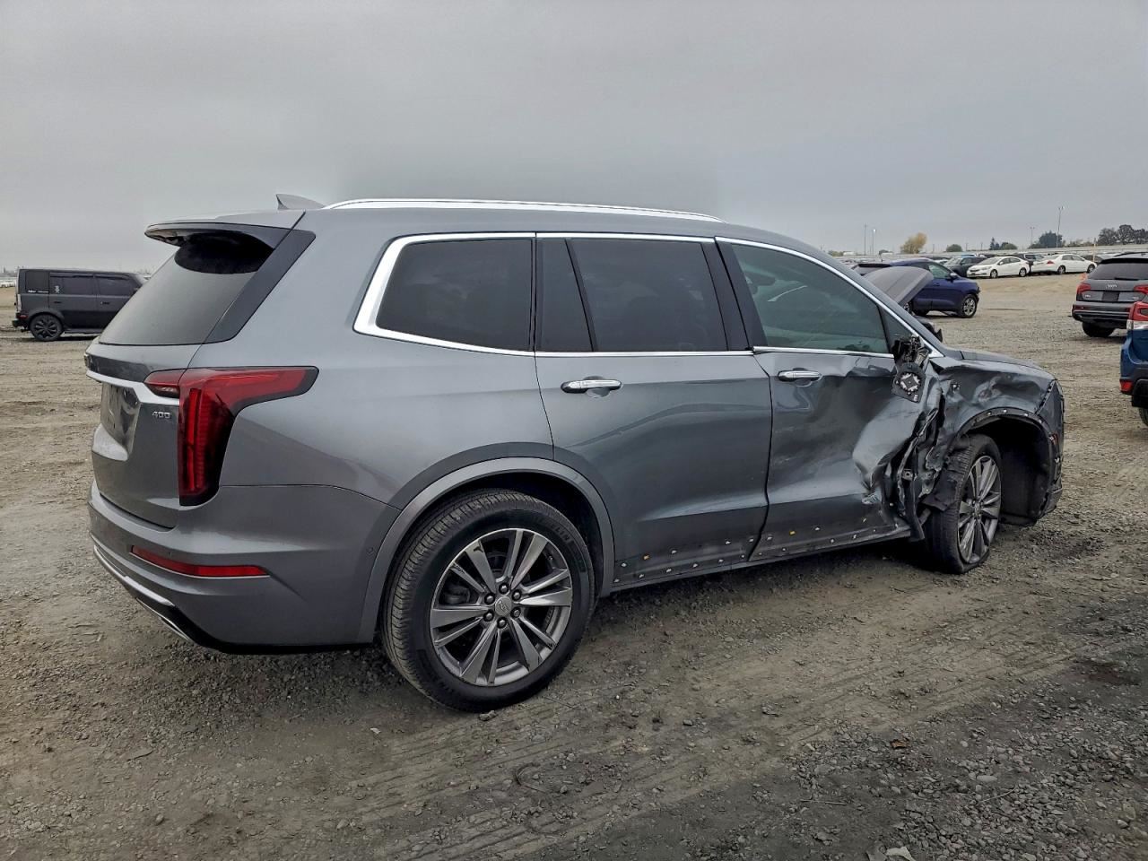 XT6       2022 Headrest 10846398 - Image 3