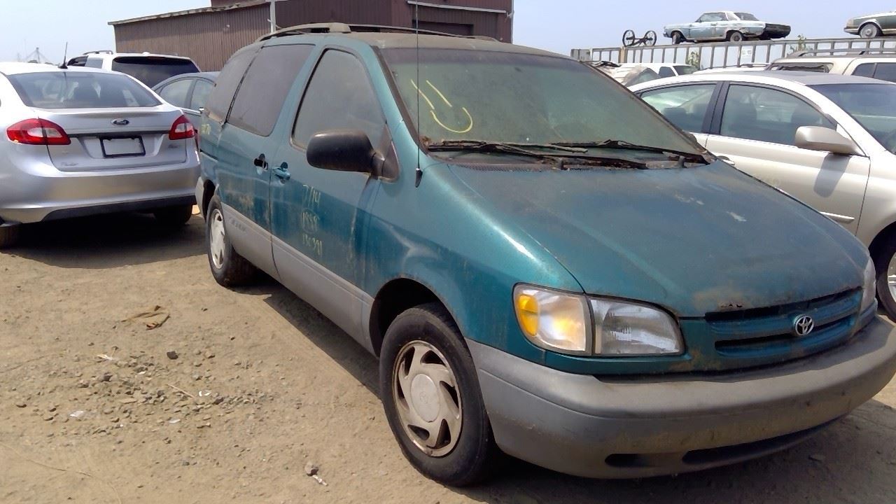 1999 TOYOTA Sienna