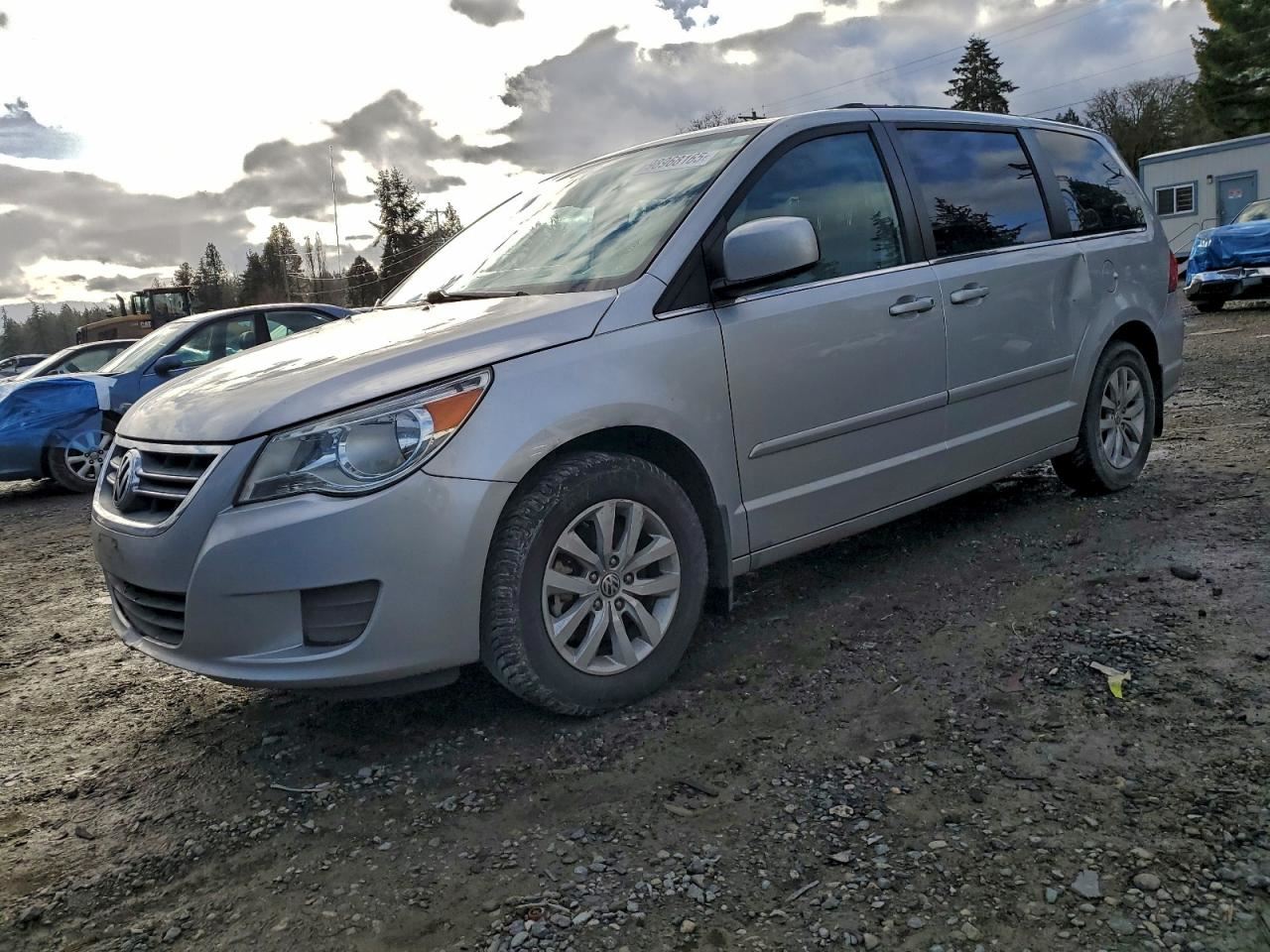 RIGHT FRONT WIPER ARM OEM 2009 VOLKSWAGEN ROUTAN 7B0955410 - Image 1