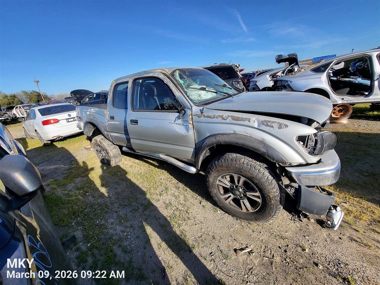 LEFT FRONT SPINDLE KNUCKLE OEM 98-04 TOYOTA TACOMA - Image 2