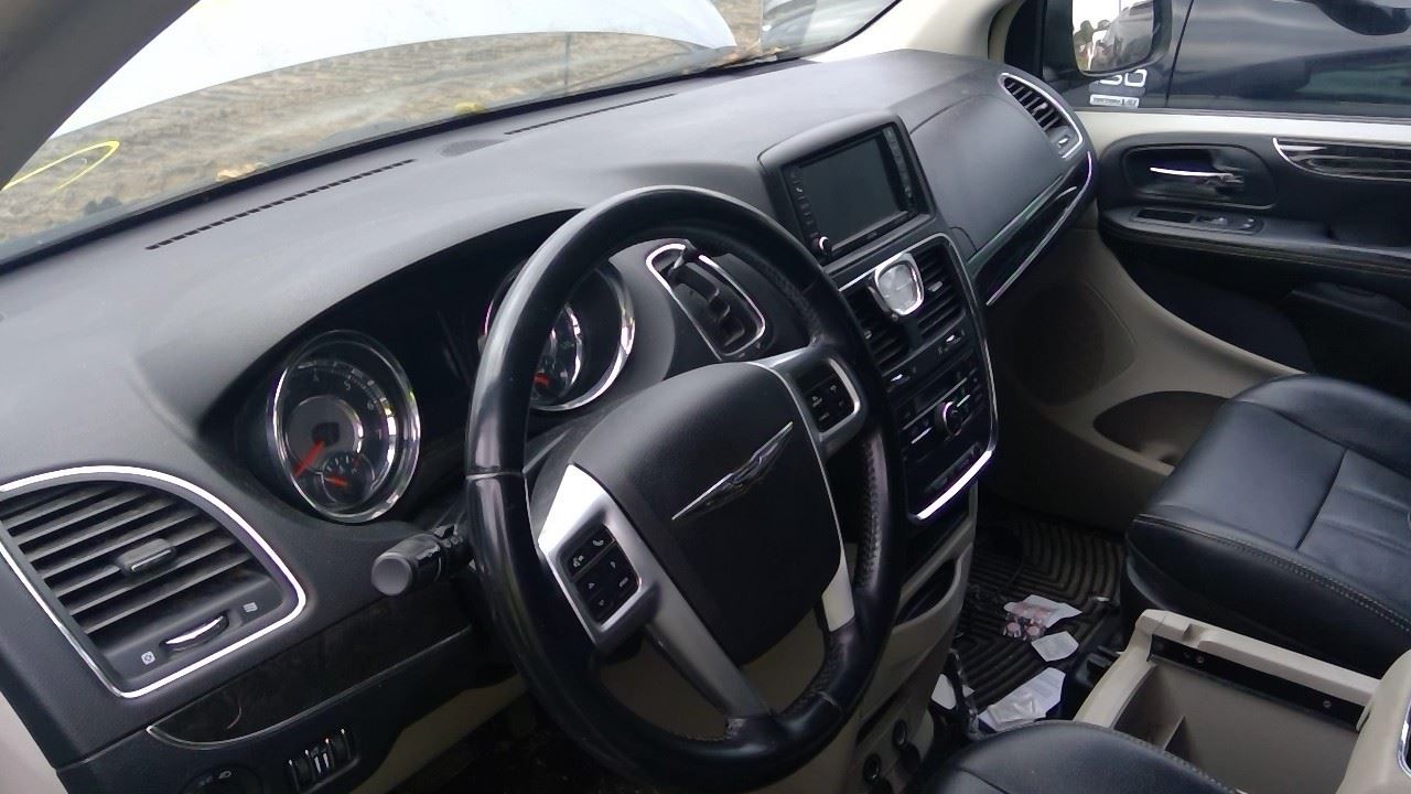 2013 CHRYSLER Town and Country