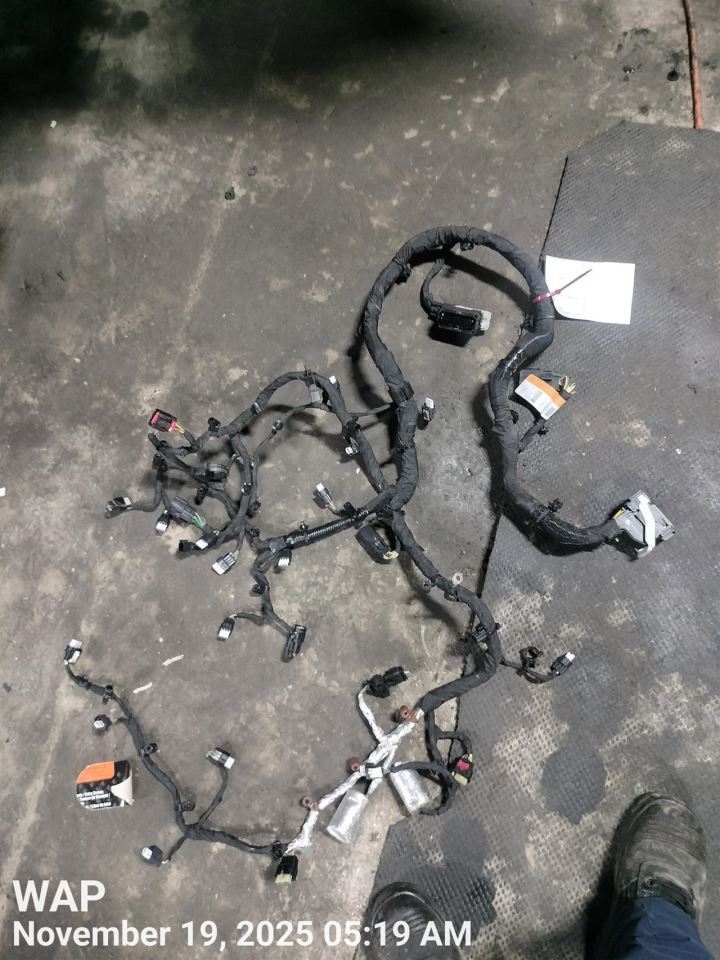 ESCAPE 2023 Engine Wire Harness 7569937 - Image 2