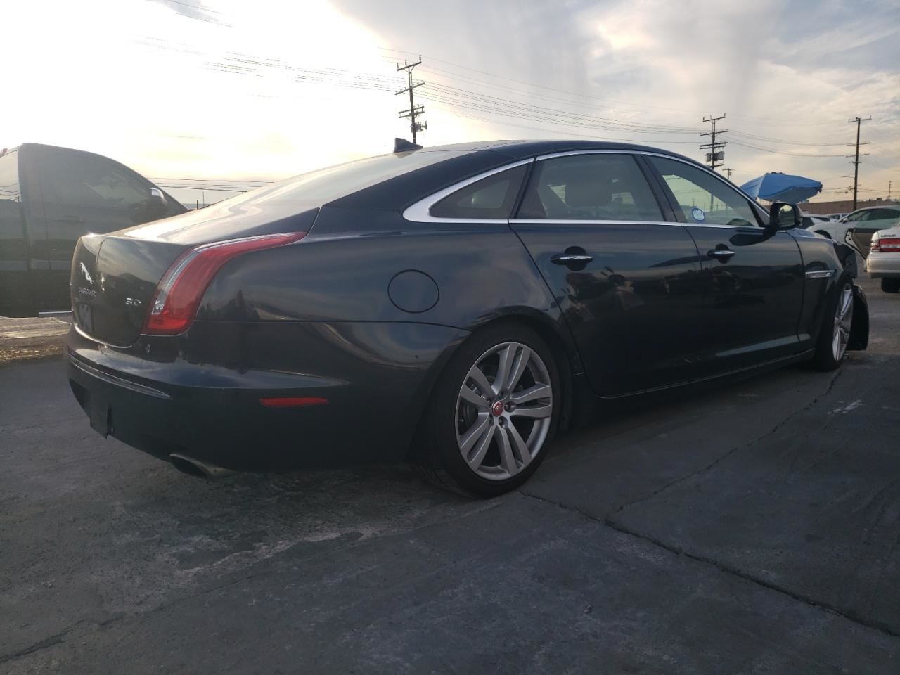 LEFT BLK FRONT HEADREST OEM 2014 JAGUAR XJL - Image 4