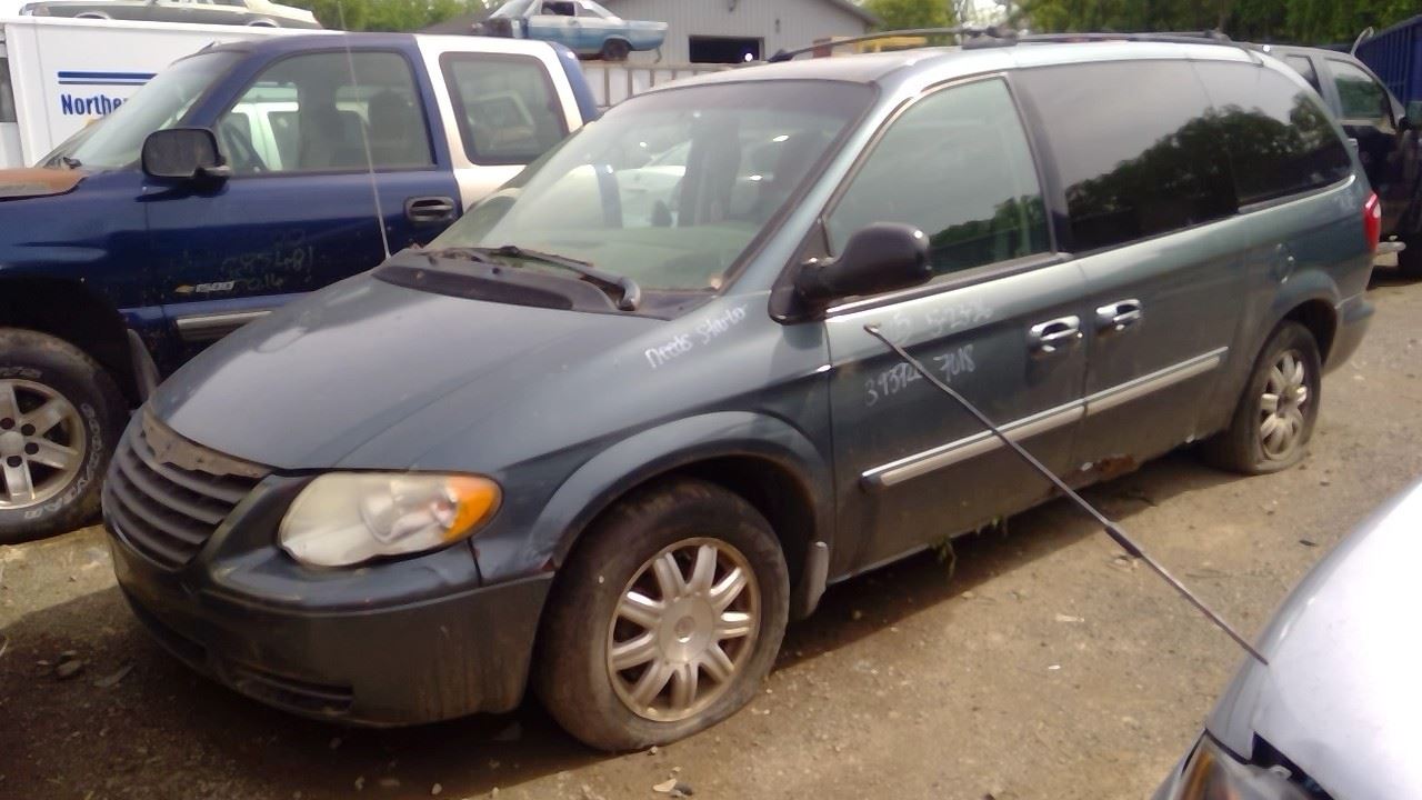 2005 CHRYSLER Town and Country