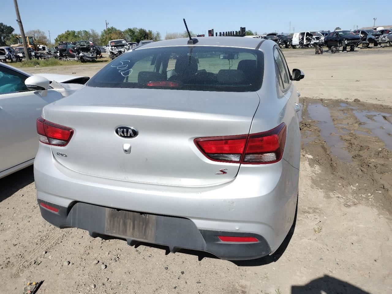 LEFT BLK FRONT HEADREST OEM 2018 KIA RIO - Image 5