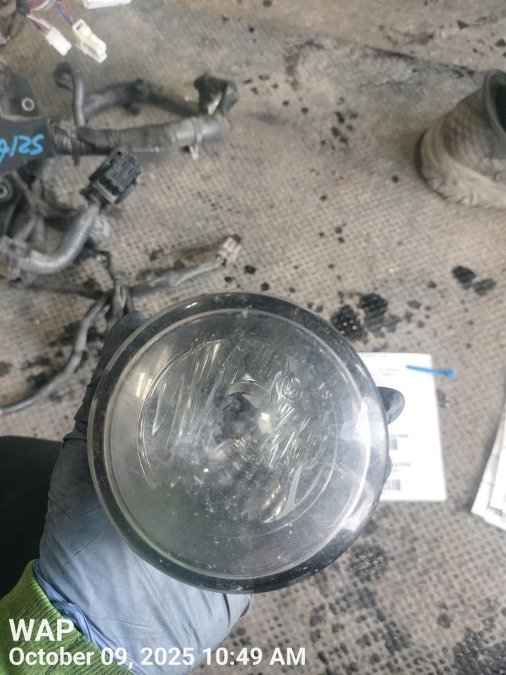 Corner/Park Light Fog-driving Lower Bumper Fits 11-17 QUEST 7517607 - Image 2