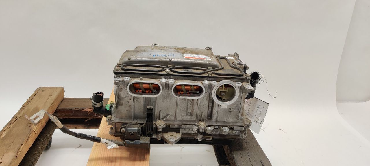 Benzeen CONVERTER/CONTROL MODULE G92A076020 2011 LEXUS CT200H - Image 1