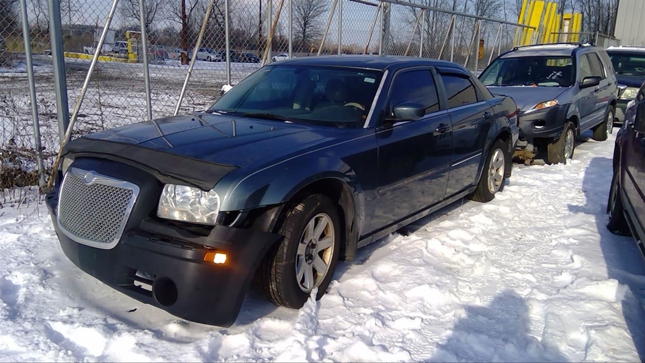2005 CHRYSLER 300