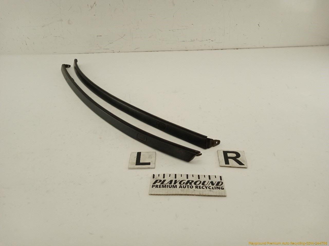 Audi TT 8N 純正シャーシブランチ TRUZZZ8N車両から取り外し品 Audi TT MK1 8N COUPE Pair Of Left & Right Roof Side Channel