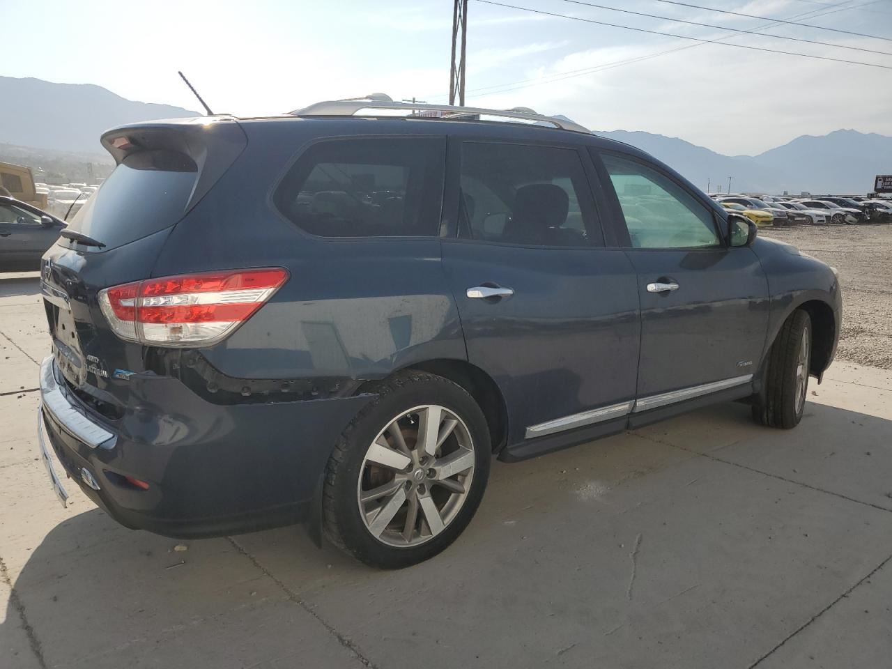 PATHFINDR 2014 Third Seat Station Wagon Van 6716576 - Image 3