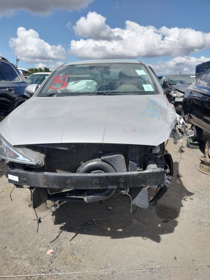 RIGHT BLK FRONT HEADREST OEM 2019 HYUNDAI ELANTRA - Image 2