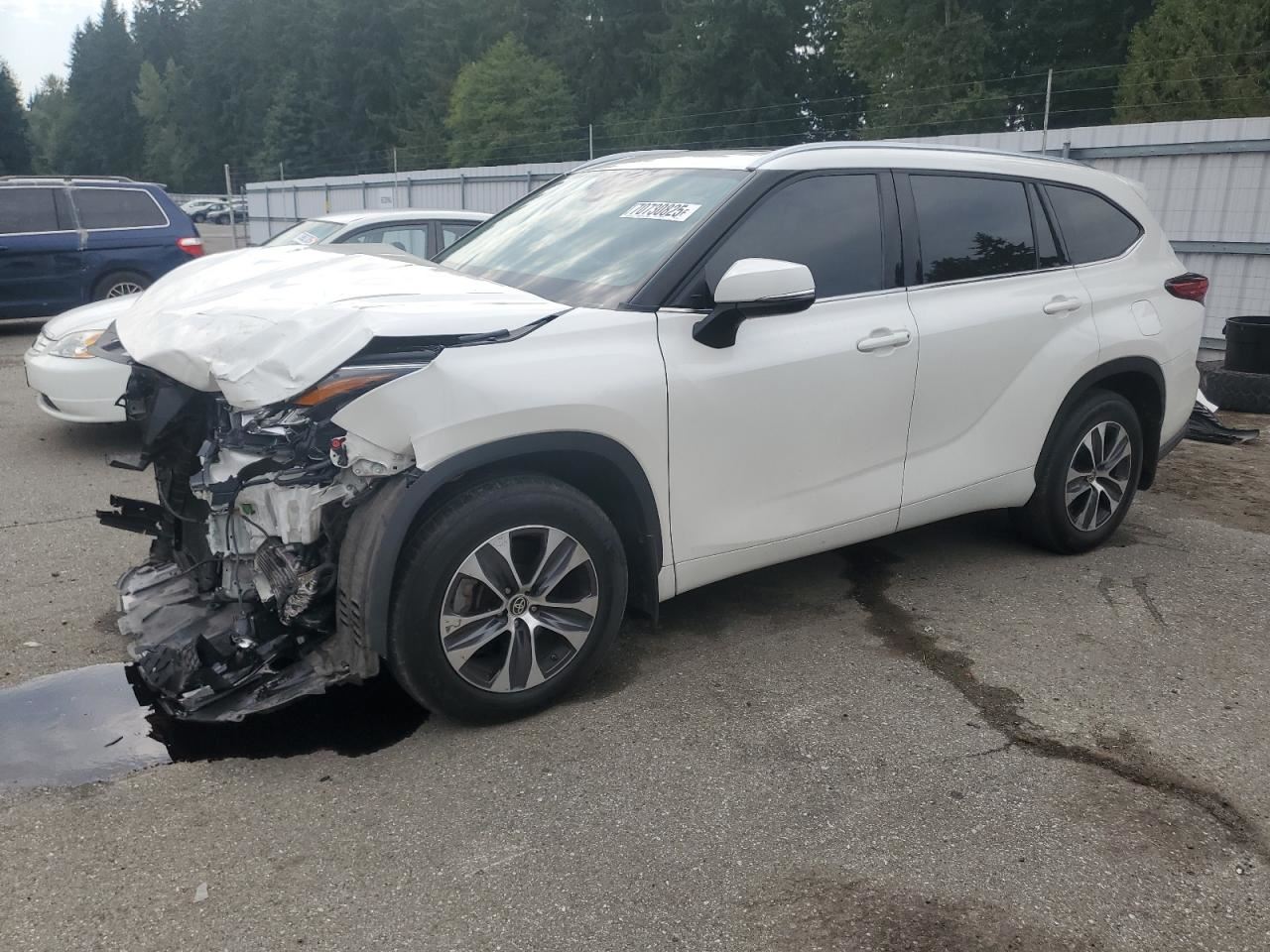 RIGHT BLK HEADREST OEM 2022 TOYOTA HIGHLANDR 719700E270C0 - Image 1