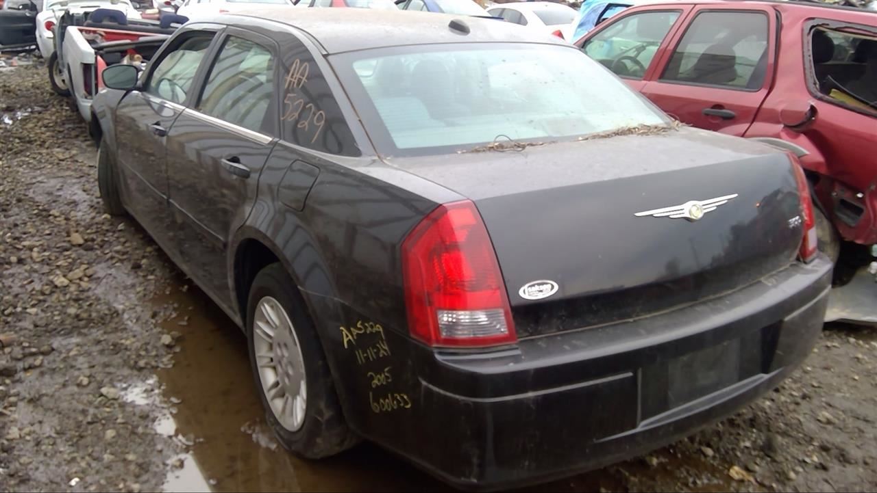 2005 CHRYSLER 300