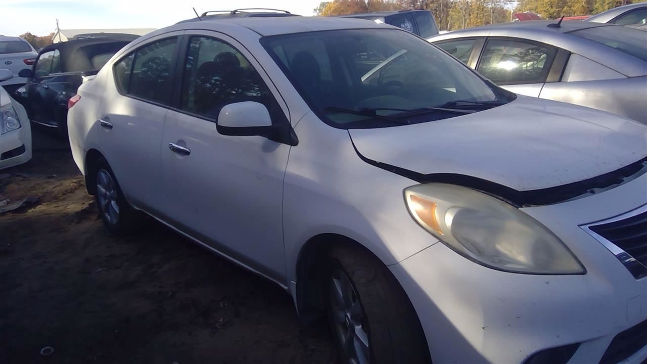2013 NISSAN Versa