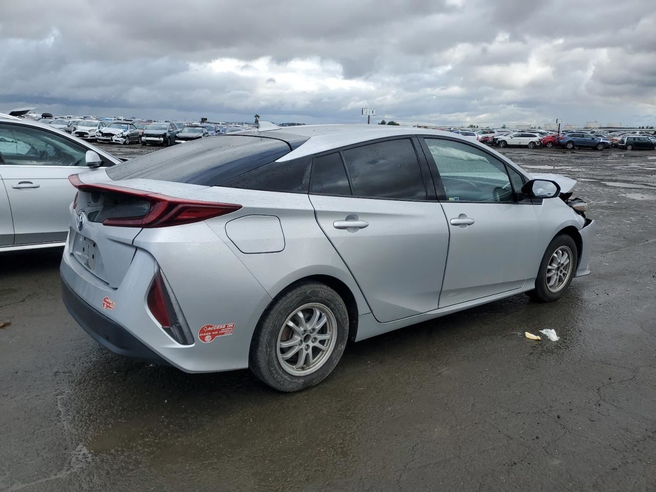 RIGHT BLK FRONT HEADREST OEM 2017 TOYOTA PRIUS - Image 4