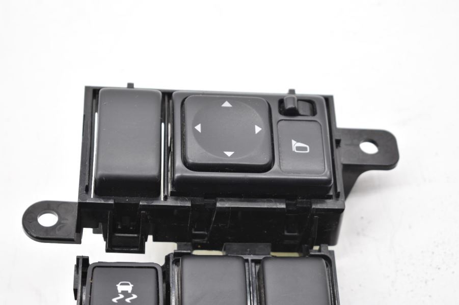 20112014 NISSAN JUKE MIRROR AND TRACTION CONTROL SWITCHES P10020 B48600 eBay 20112014 NISSAN JUKE MIRROR AND TRACTION CONTROL SWITCHES P10020 B48600 eBay