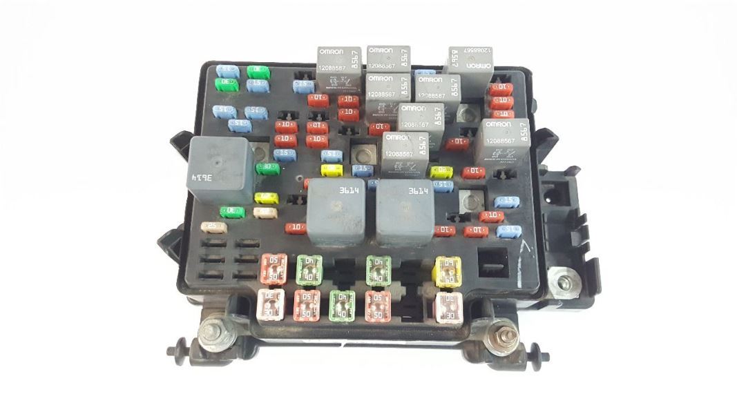 Fuse Box PN:15201928-01 OEM 2003 2004 2005 Silverado 2500 3500 | eBay