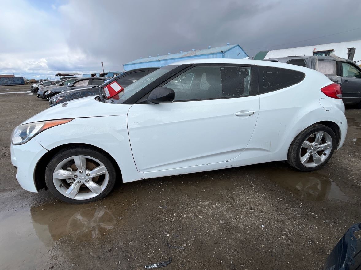 LEFT FRONT WIPER ARM 2015 HYUNDAI VELOSTER - Image 1