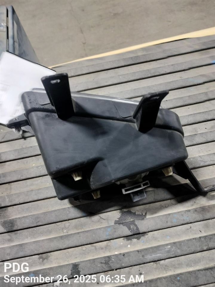 Passenger Corner/Park Light Fog-driving Fits 15-20 SUBURBAN 1500 6813688 - Image 2