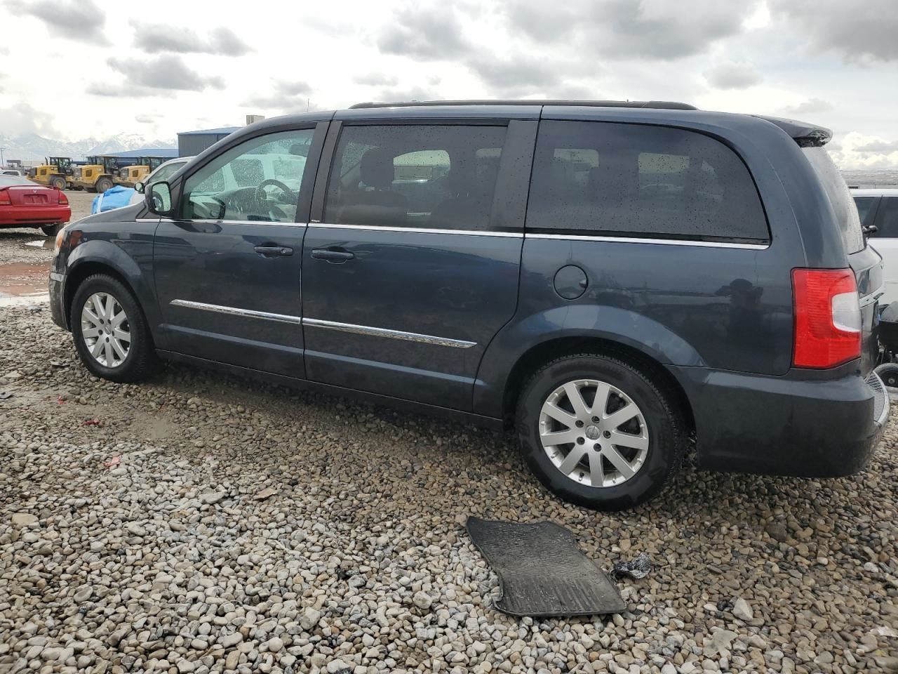 LEFT BLK FRONT HEADREST OEM 2014 CHRYSLER TOWN COUN - Image 3