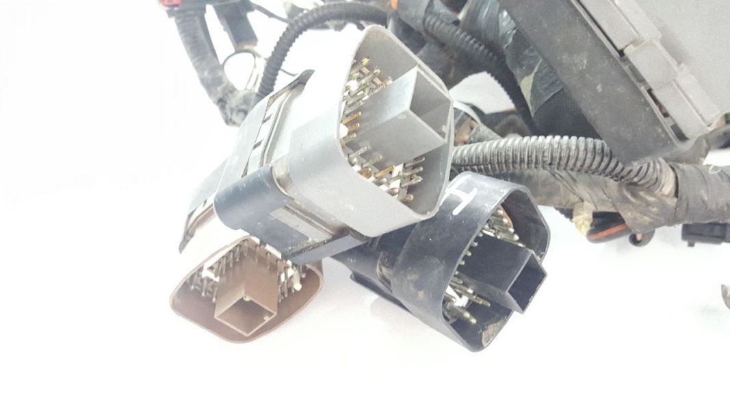Engine Wiring Harness With Under Hood Fuse Box Oem 2000
