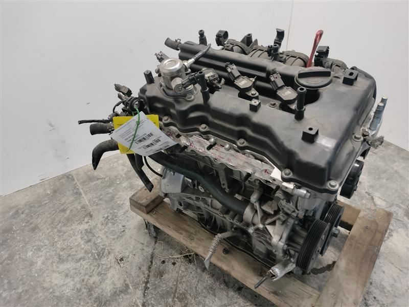 Benzeen   Hyundai Santa Fe Engine Assembly 2.0L VIN A 8th Digit 211012GK07 OEM.   - Image 1