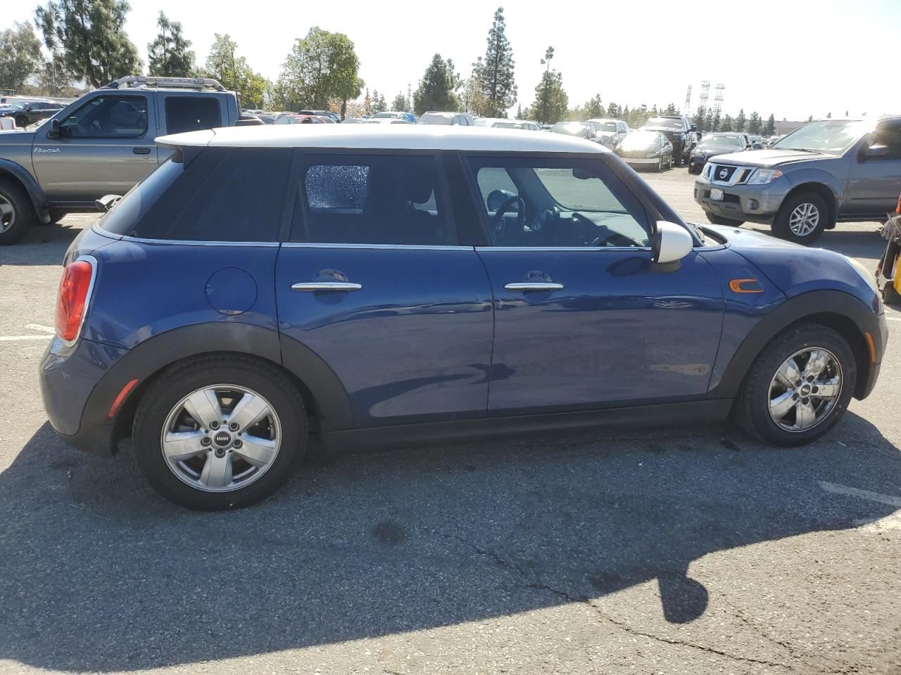 RIGHT BLK FRONT HEADREST OEM 2016 MINI MINI HT - Image 4