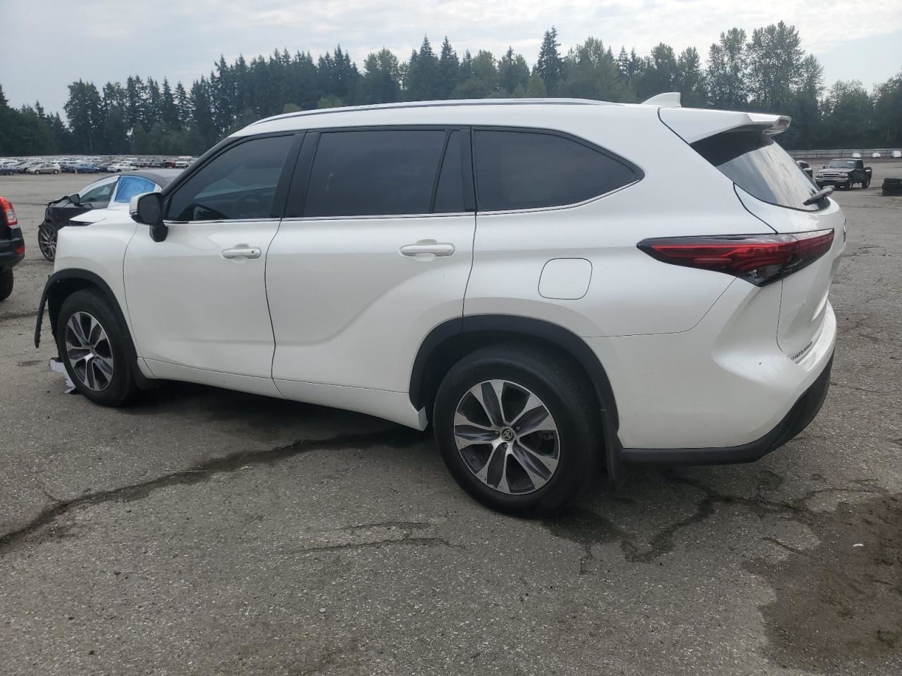 RIGHT BLK HEADREST OEM 2022 TOYOTA HIGHLANDR 719700E270C0 - Image 2