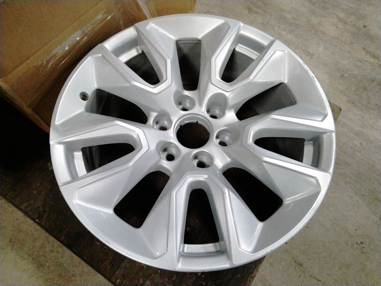19-23 Sierra Silverado 1500 Aluminum 20x9 in Wheel 23376221 19-23 Sierra Silverado 1500 Aluminum 20x9 in Wheel 23376221
