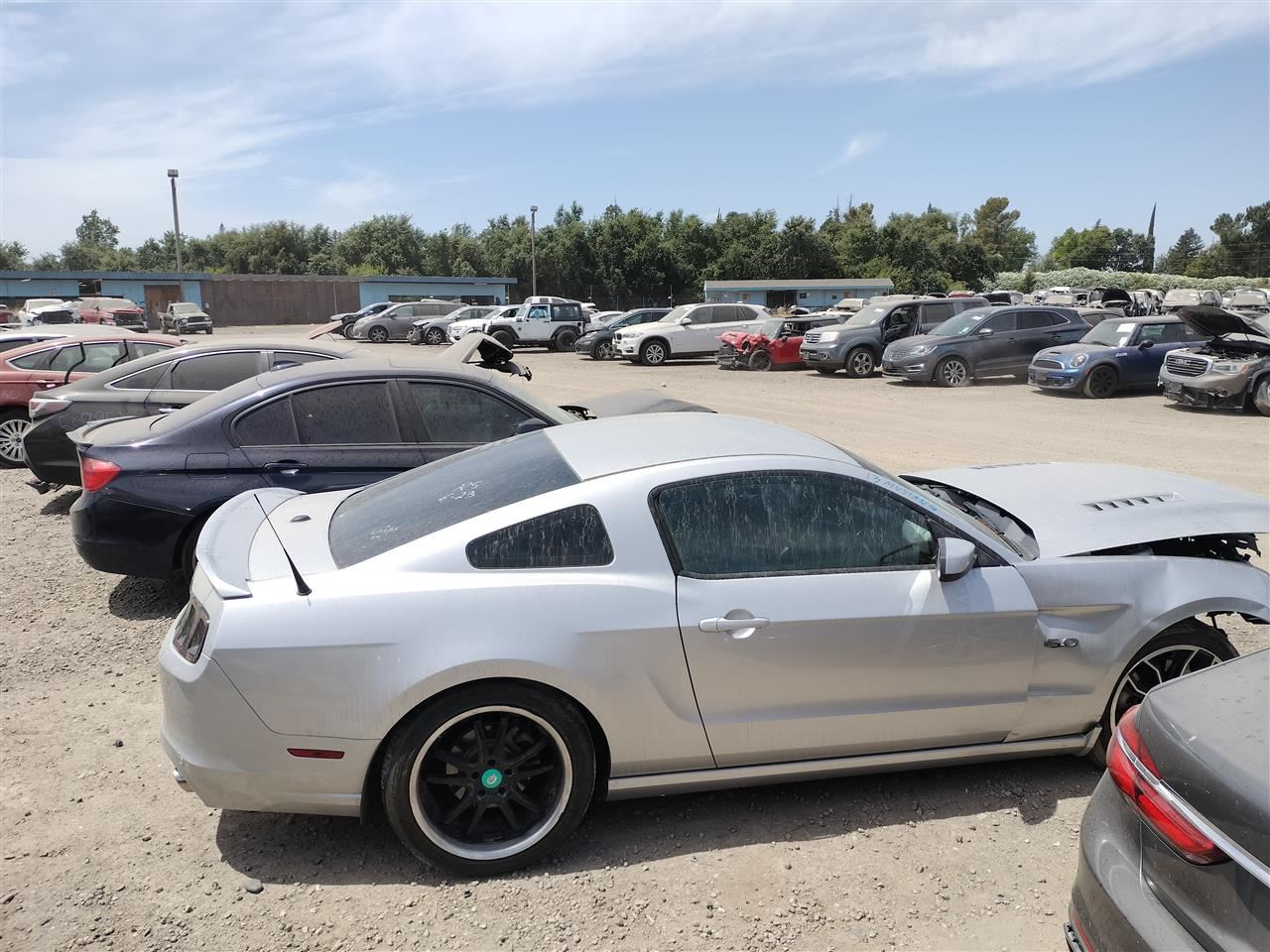 ENGINE COVER OEM 2013 FORD MUSTANG - Image 4