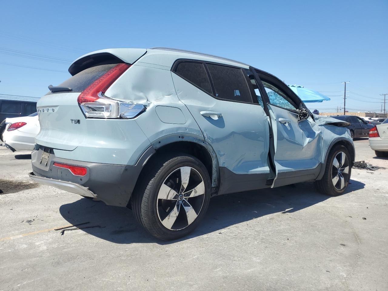 XC40 2019 Coolant Reservoir 7423652 - Image 3