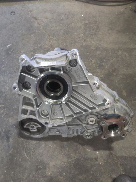 2016-2018 Jaguar XF Transfer Case Assembly 3.0L T2H28149 OEM. - Image 2