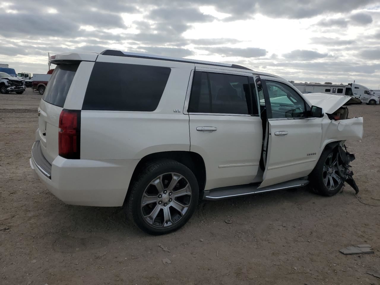 TAHOE 2015 Third Seat Station Wagon Van 5769133 - Image 3