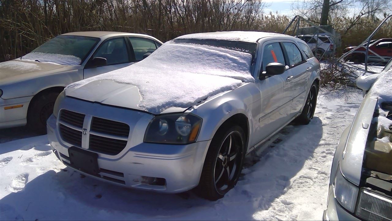 2005 DODGE Magnum
