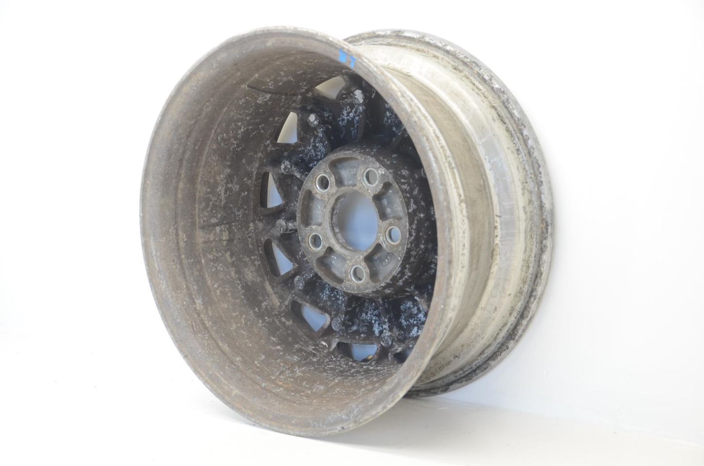 アルミ
三脚 84-85 Nissan 300ZX Z31 Turbo 15x6-1/2 Inch Aluminum Wheel Assembly