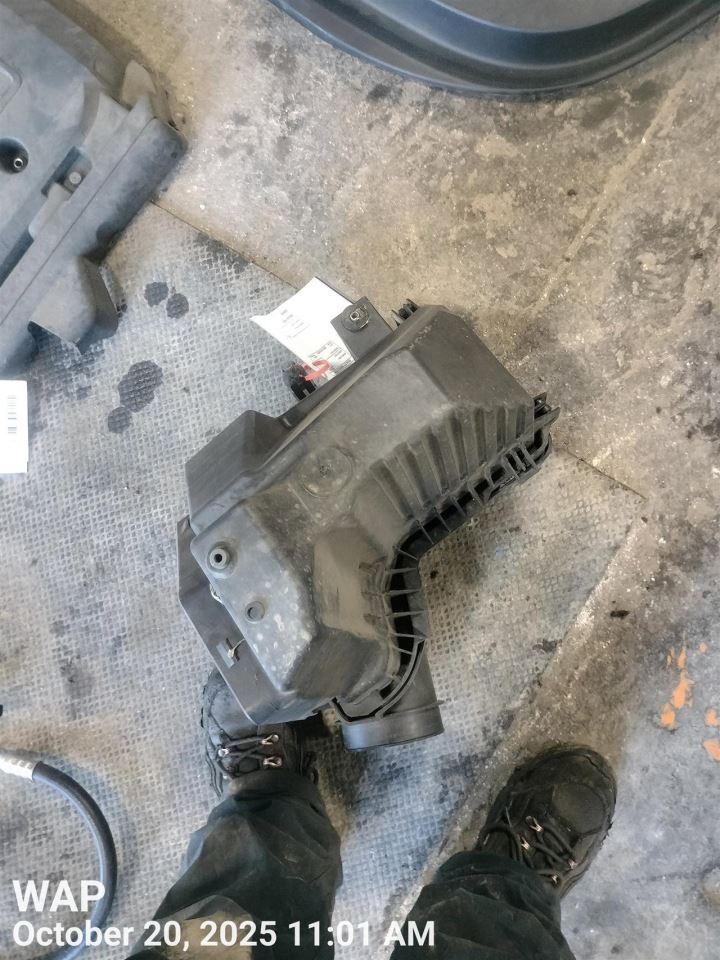 AIR CLEANER BOX OEM 15-17 FORD MUSTANG - Image 2