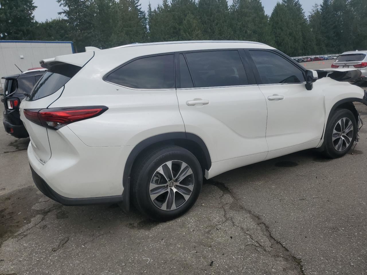 RIGHT BLK HEADREST OEM 2022 TOYOTA HIGHLANDR 719700E270C0 - Image 3