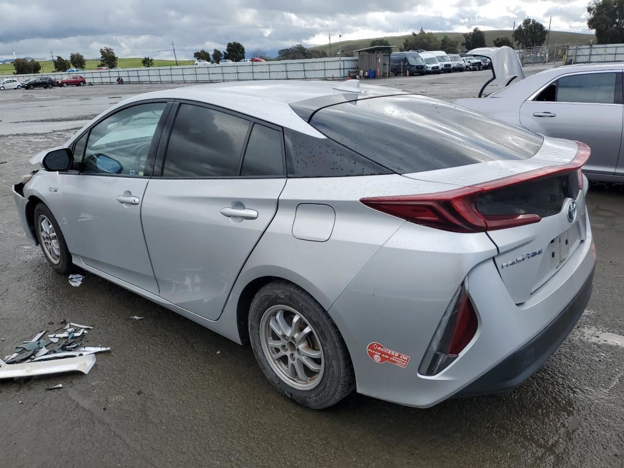 RIGHT BLK FRONT HEADREST OEM 2017 TOYOTA PRIUS - Image 3