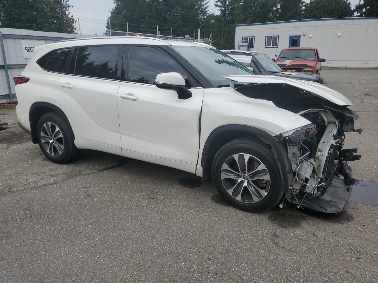 RIGHT BLK HEADREST OEM 2022 TOYOTA HIGHLANDR 719700E270C0 - Image 4