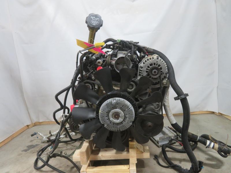 6.0 LITER ENGINE MOTOR LQ4 GM CHEVY ONLY 8K MILES!! COMPLETE DROP OUT