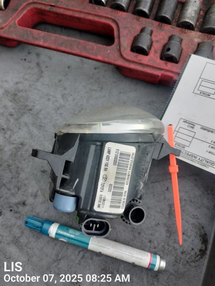 Passenger Corner/Park Light Fog-driving Bumper Mounted Fits 12-21 TACOMA 6469957 - Image 2