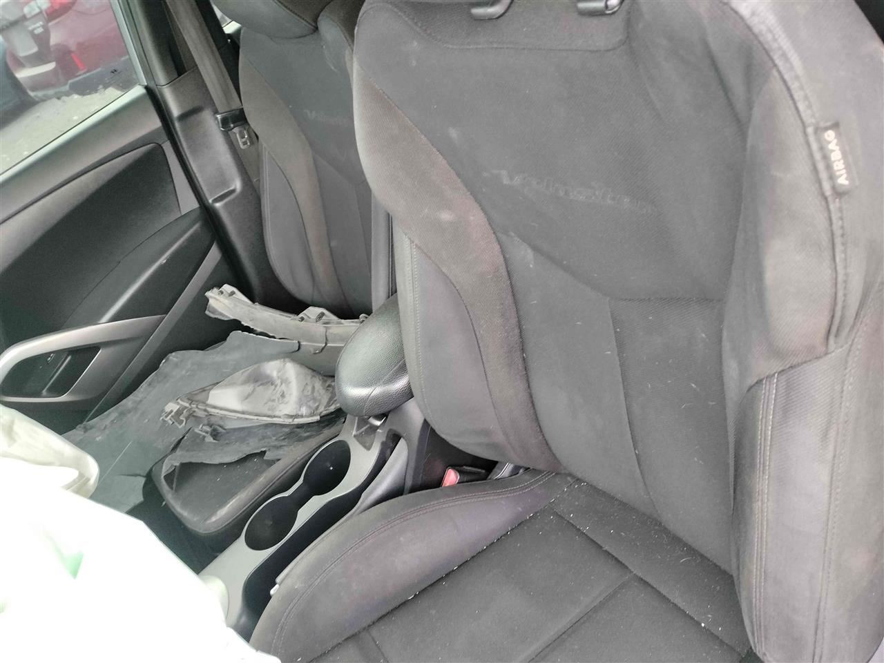 VELOSTER  2012 Headrest 11553302 - Image 4