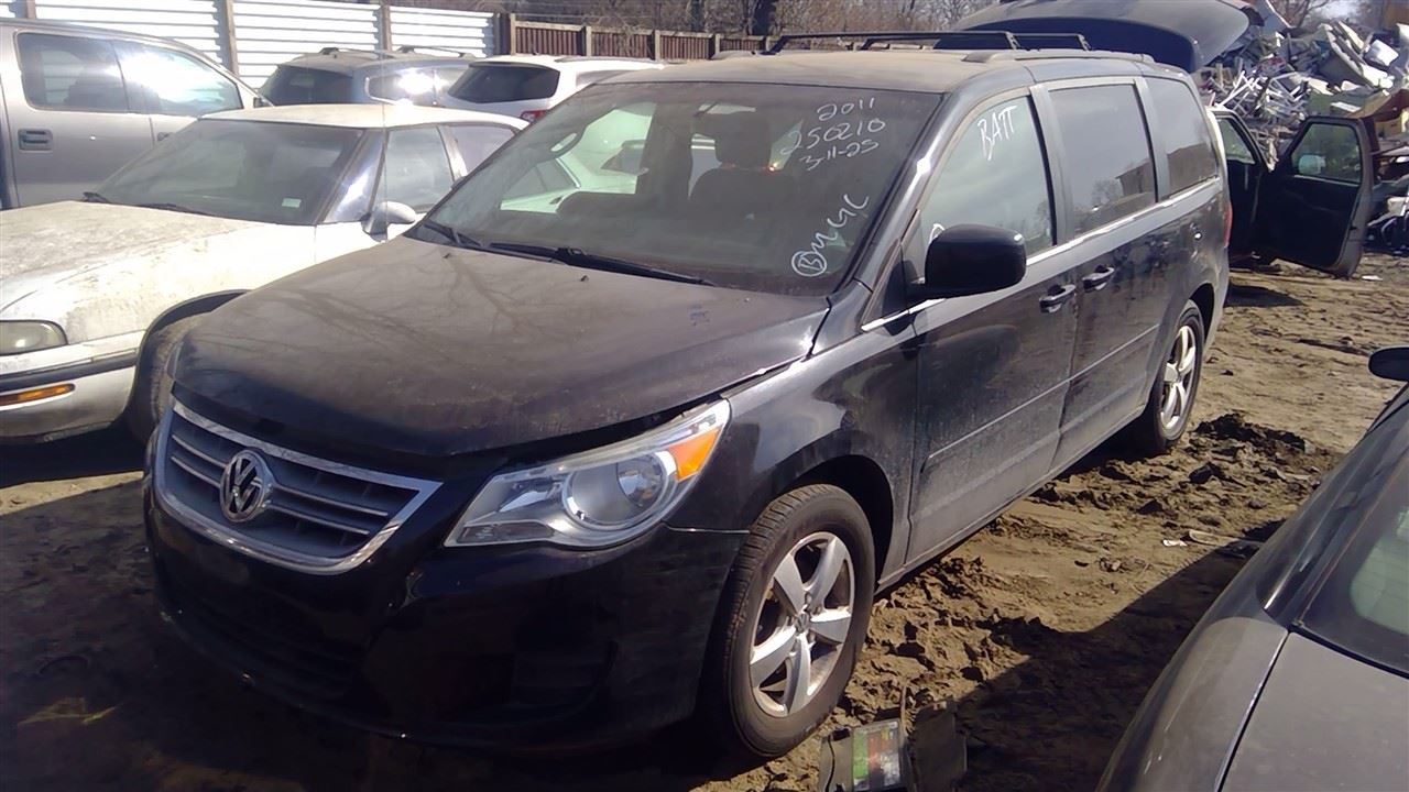 2011 VOLKSWAGEN Routan