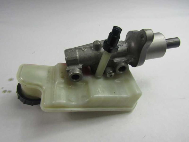 20072013 VOLVO C70 ABS Anti Lock Brake Master Cylinder Fluid Reservoir