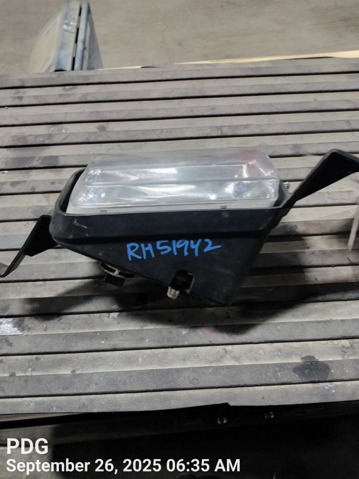 Passenger Corner/Park Light Fog-driving Fits 15-20 SUBURBAN 1500 6813688 - Image 4