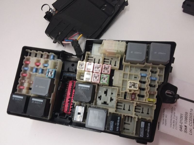 FUSE BOX WITH RELAY CONTROL MODULE 12 13 14 Ford Focus | eBay