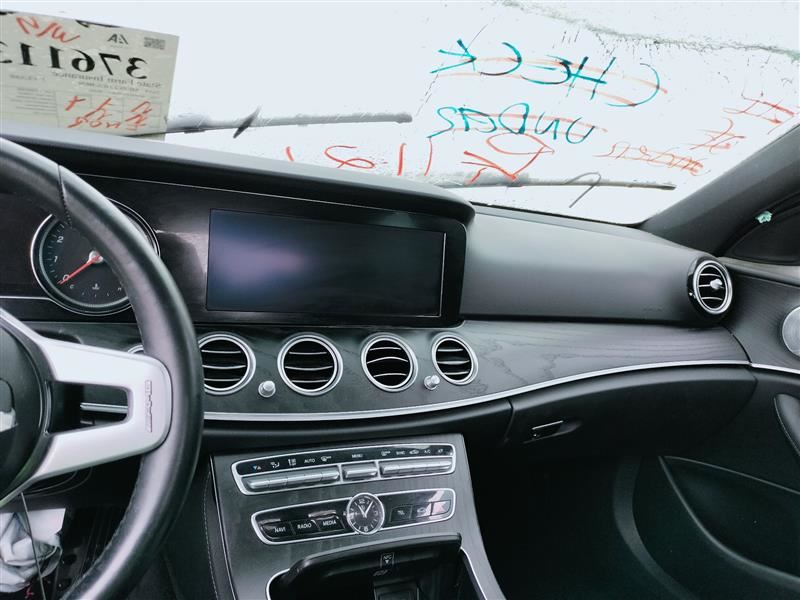 Benzeen   Mercedes Benz E300 Temperature Control 2139059807 OEM.   - Image 1