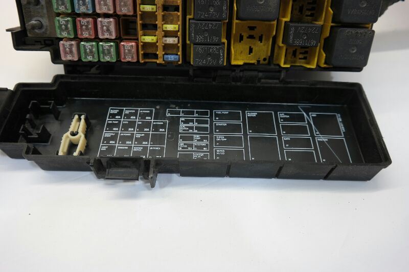 05-07 JEEP LIBERTY ENGINE FUSE BOX OEM VIN K 8TH DIGIT | eBay