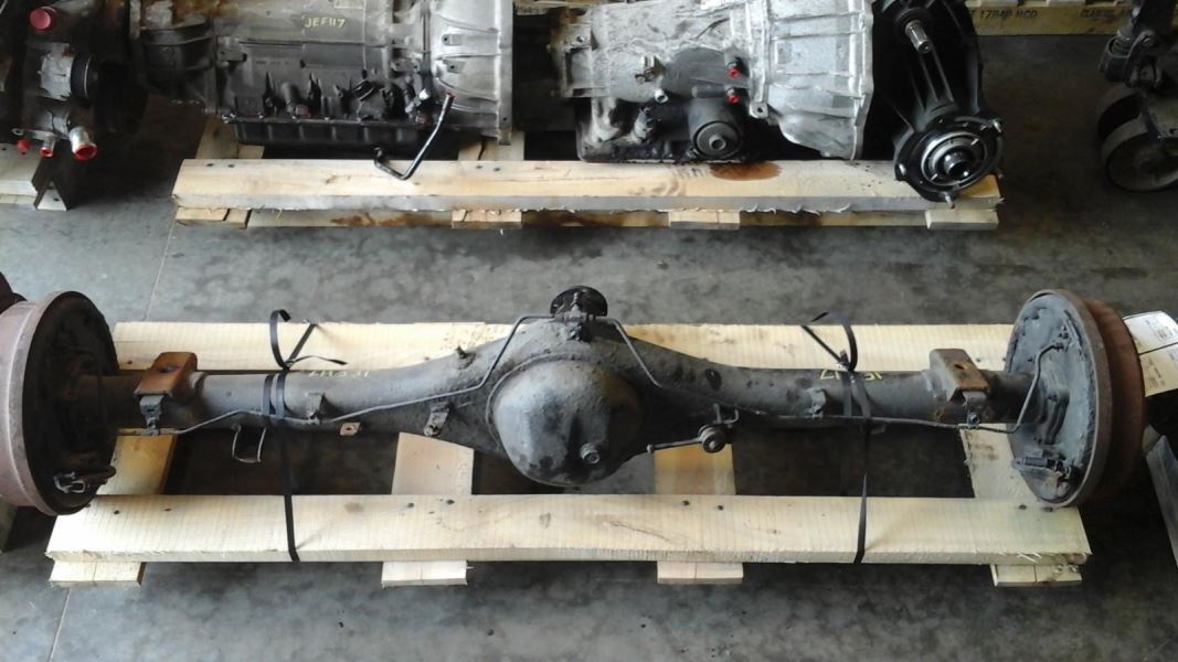 Used 2000 Toyota Tundra Axle Axle Assembly, Rear 4x4, 6 Cylinder,