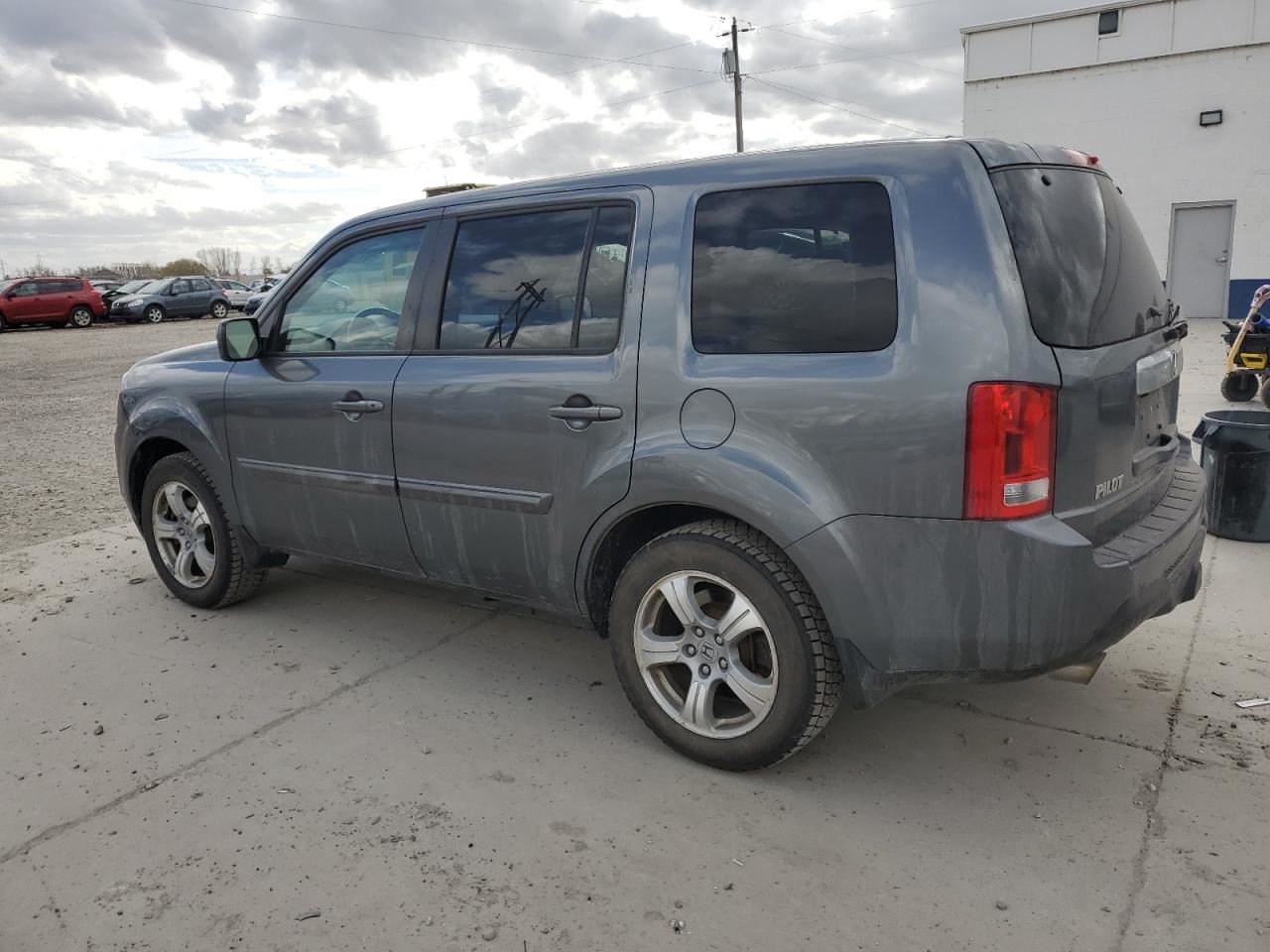 PILOT 2013 Valance Rear 5823751 - Image 2